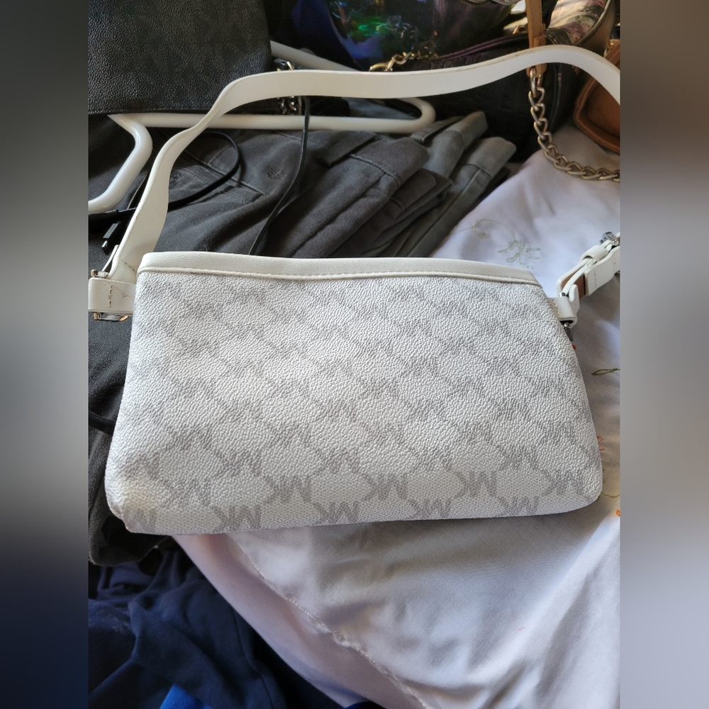 Woman's Michael Kors Handbag Wallet New without tags